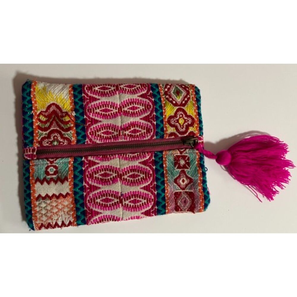 Katydid multicolor clutch in GUC.
